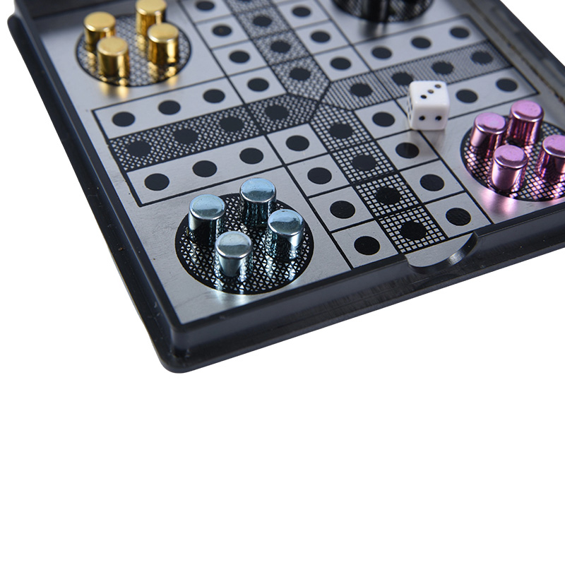 Jeu de Ludo magnétique en métal dans un étui en acrylique transparent