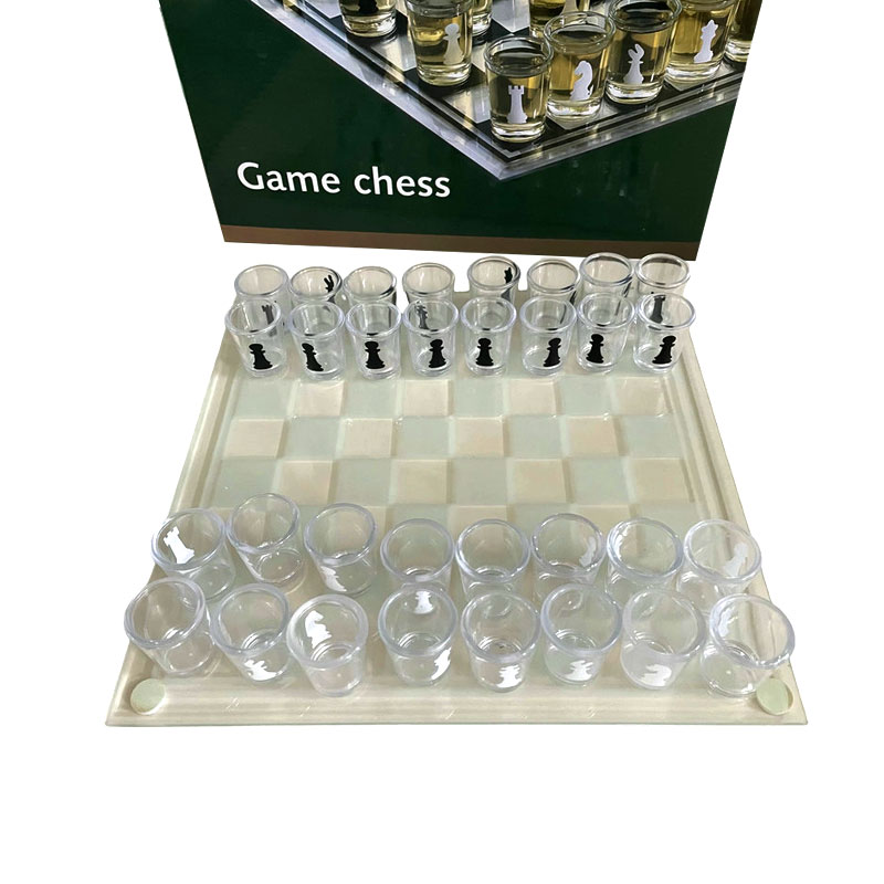 Échiquier en verre avec 32 verres à shot comprenant des pièces d'échecs